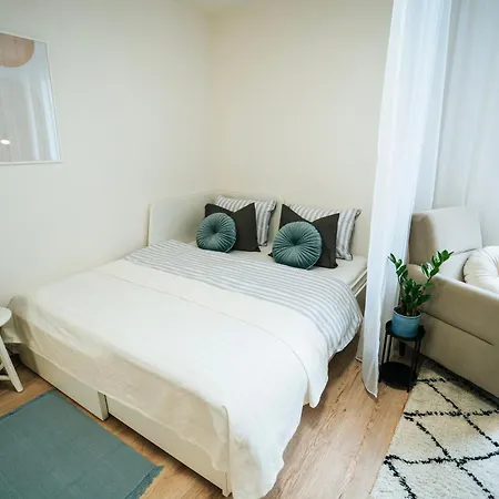 Blue - Vrsovice Apartment